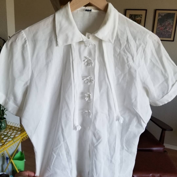 Vintage cotton button-up with cute flower details - Picture 2 of 5